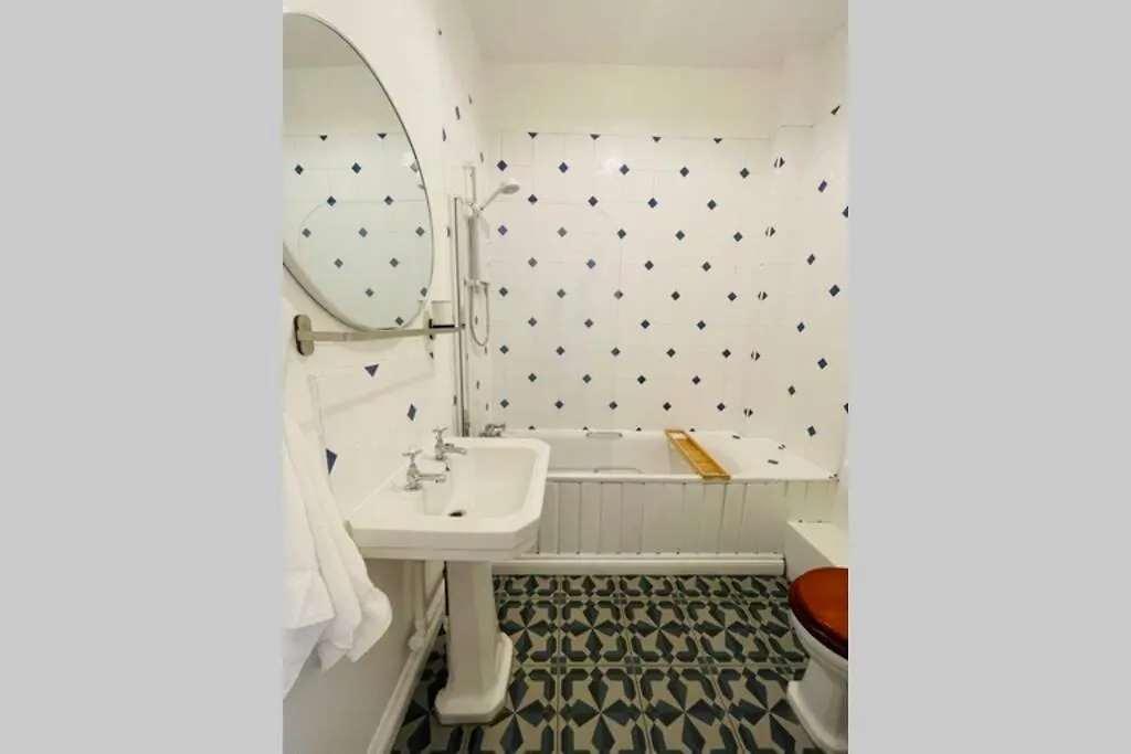 Nomihomes-Otis House-Free Parking X 2-Central -10Ppl Exeter Holiday home